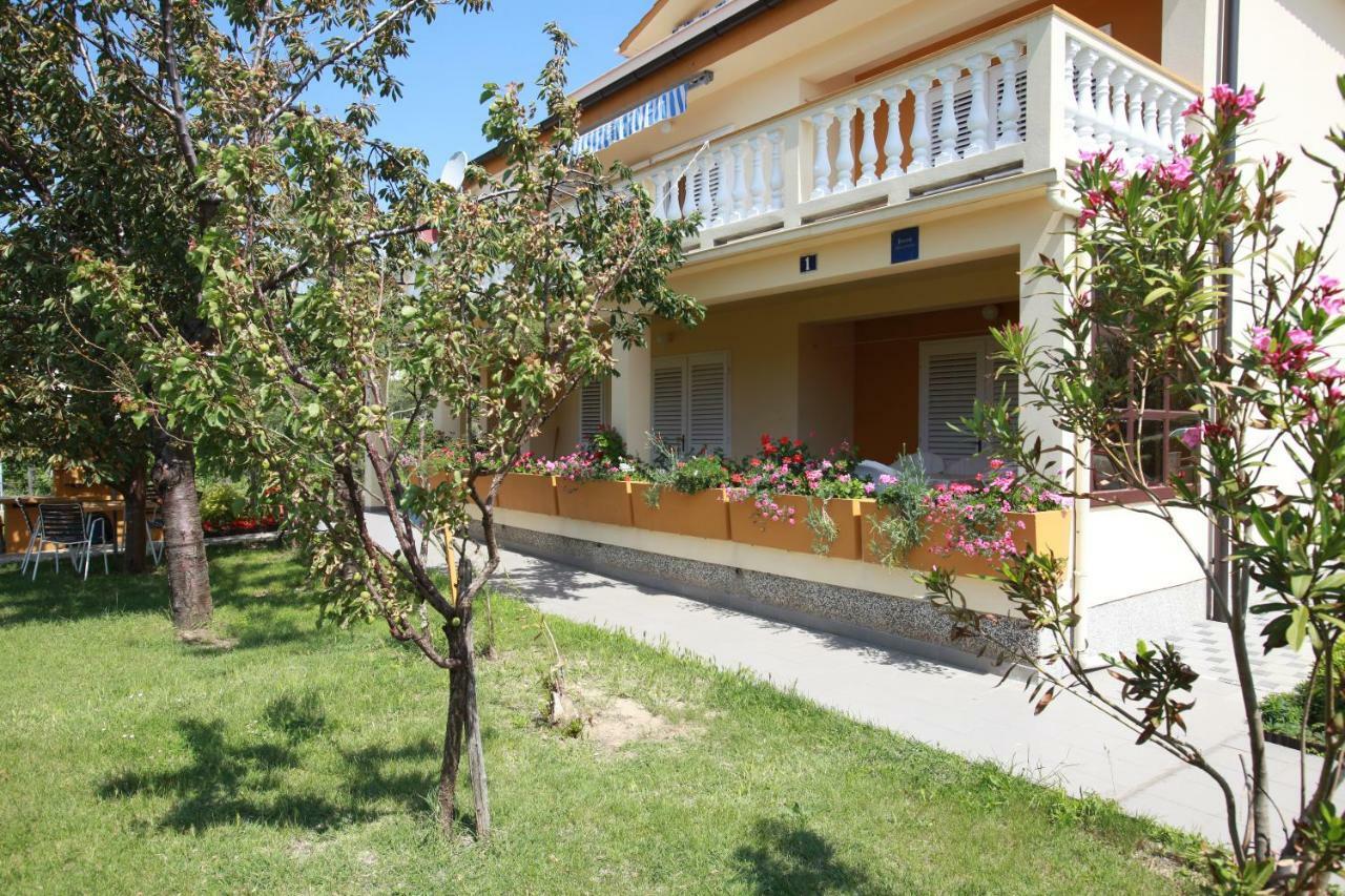 Apartments & Room Jagoda Башка Экстерьер фото
